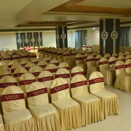 Hotel Sitara Grand Haydarabad Dış mekan fotoğraf
