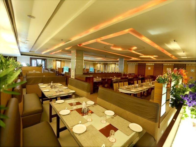 Hotel Sitara Grand Haydarabad Dış mekan fotoğraf