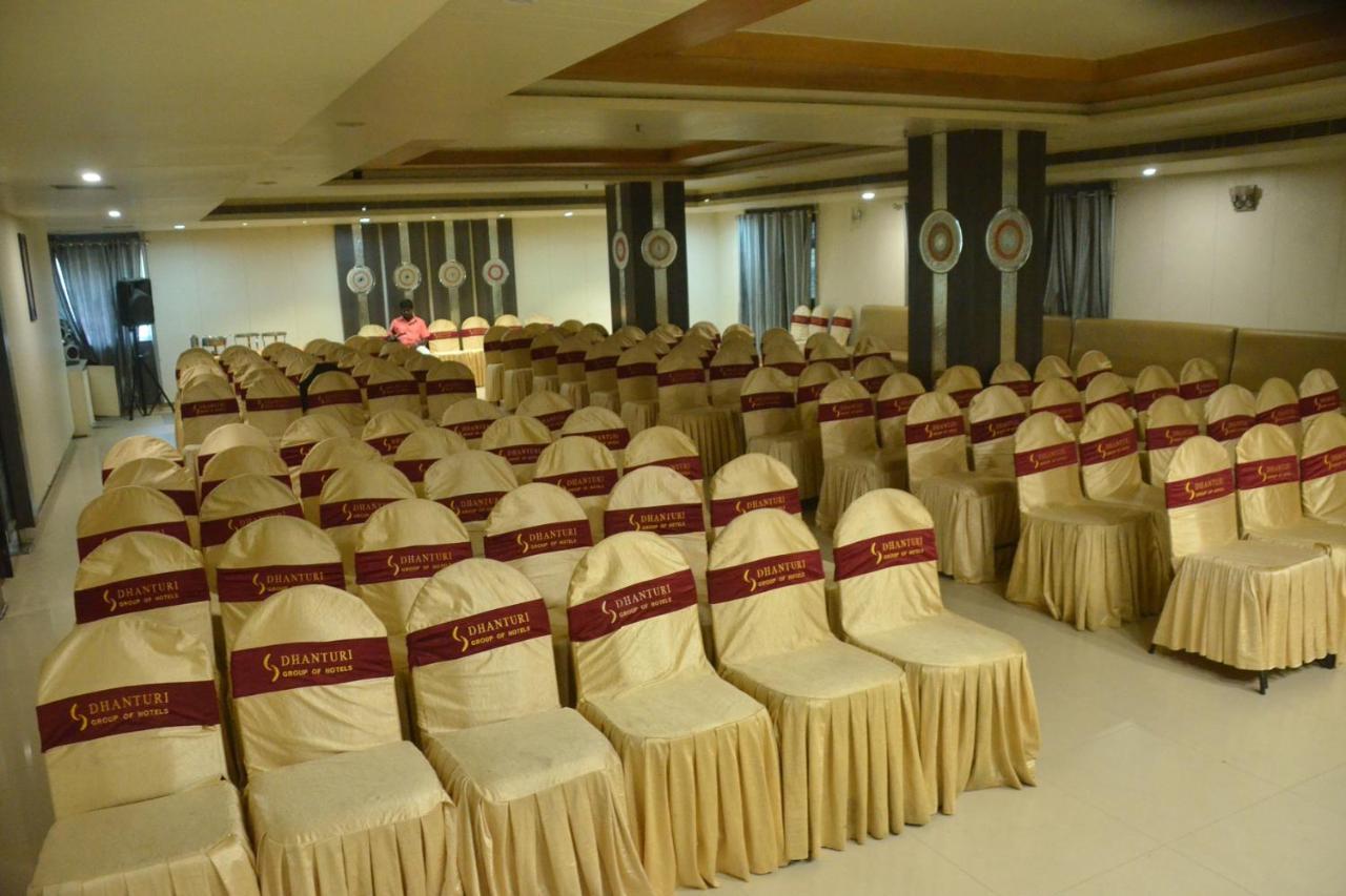 Hotel Sitara Grand Haydarabad Dış mekan fotoğraf